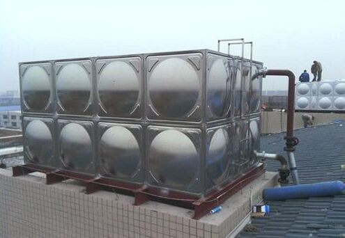 不锈钢生活水箱安装现场.jpg